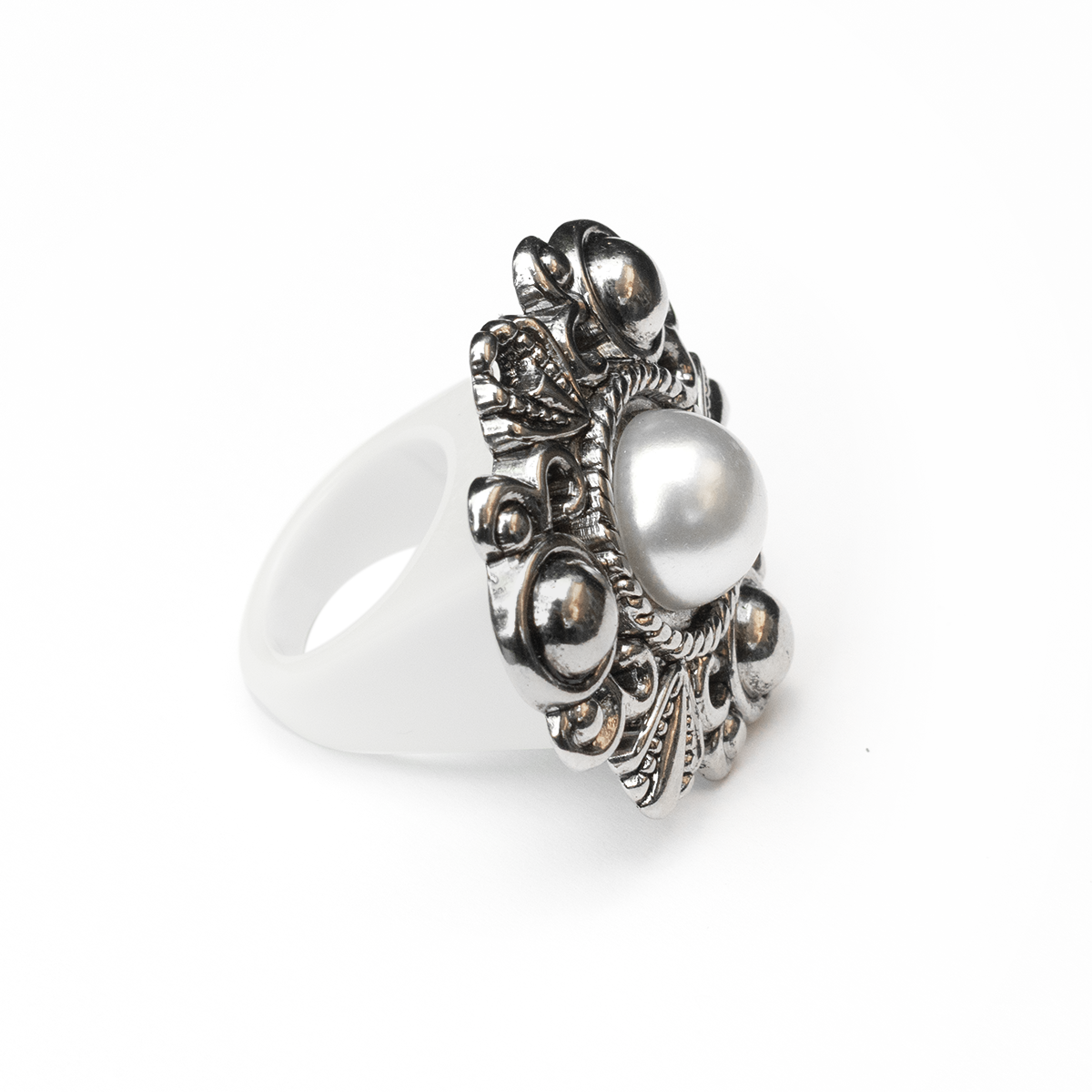 Who is Ed Parelring, witte plastic ring, zilverkleurig ornament met imitatieparel, one size, handmade, whoised.nl, Who is Ed